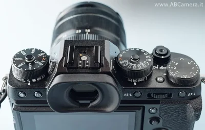 ghiere della fotocamera mirrorless Fujifilm X-T2